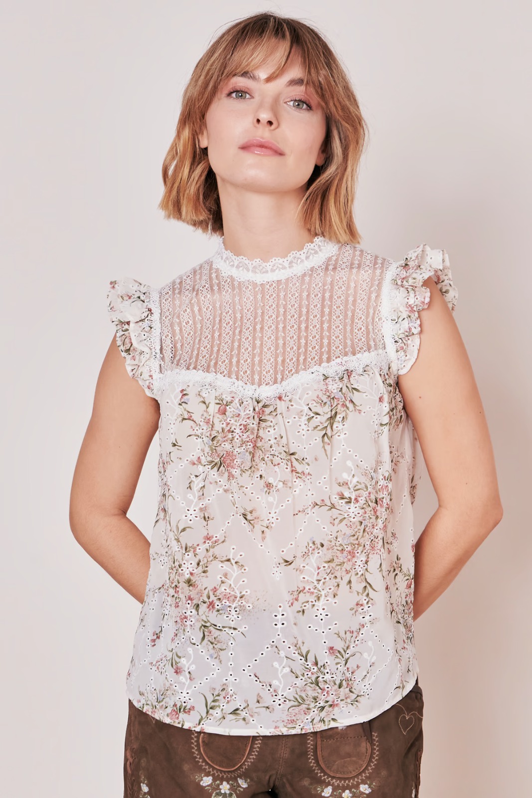 بلوزة تراختن أندا